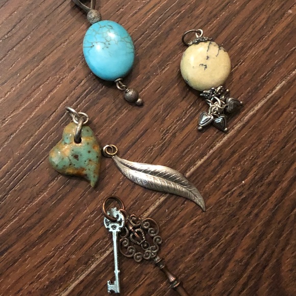 Various stone pendants and one silver necklace - Picture 3 of 3